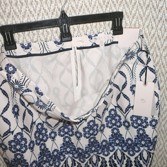 NWT Modern Fit Summer Straight Skirt Navy Blue Batik Floral Size 14 - Picture 4 of 9